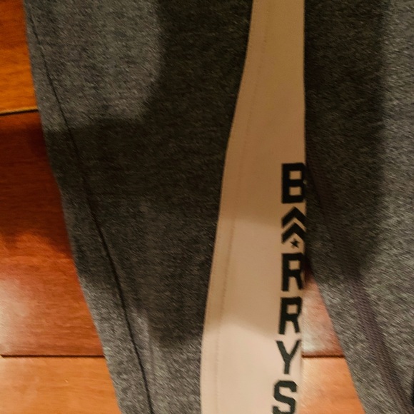 Lululemon Barry’s Gray, Black & White Leggings - Size 2 - Picture 3 of 5